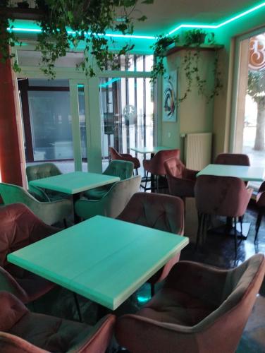 16881454790778010982082245159535